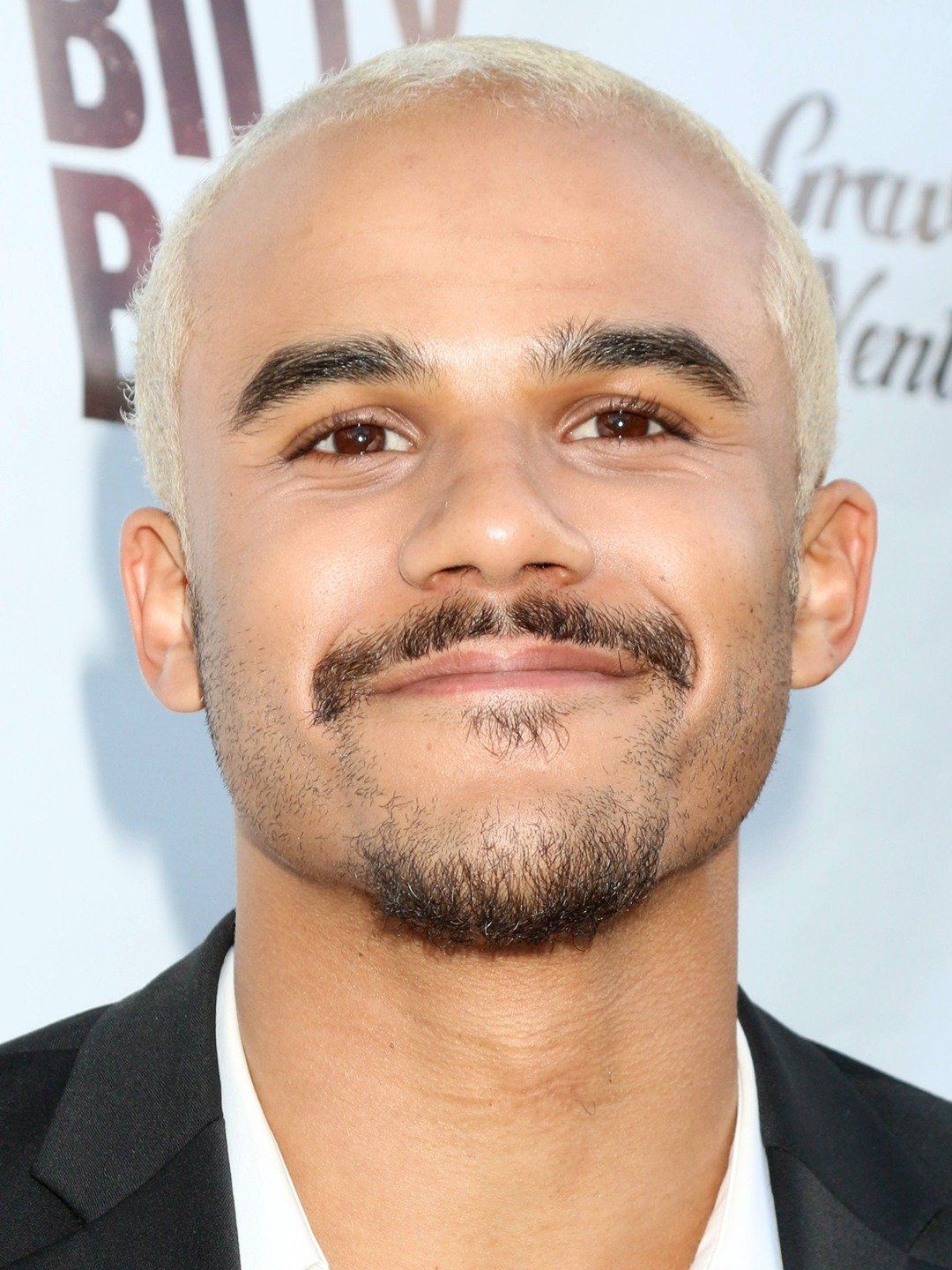 Jacob Artist photos,Joanna Scanlan photos,Michelle Paress photos,Julie Bowen photos,Avi Nir photos,Kaley Cuoco photos