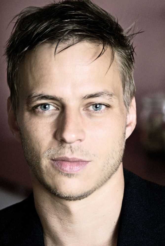 Tom Wlaschiha photos,Damian Kindler photos,Peter MacKenzie photos,Jean Smart photos,Jared Padalecki photos,James Stephens photos