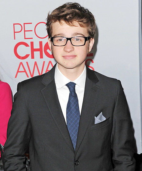 Angus T. Jones photos,Jason Lewis photos,Ryan Hansen photos,Laurie Metcalf photos,Hayley Orrantia photos,Duncan Lacroix photos