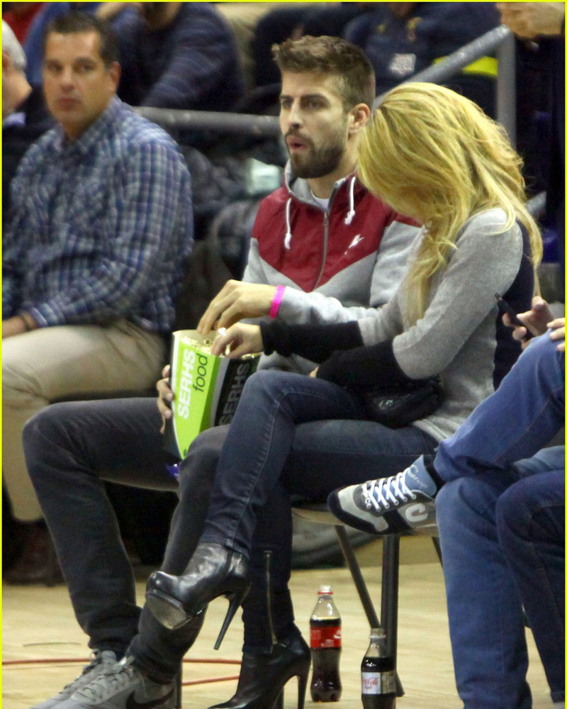 Shakira photos,Clay Tarver photos,James Martinez photos,Michelle Fairley photos,Angela Bassett photos,Wendy Molyneux photos