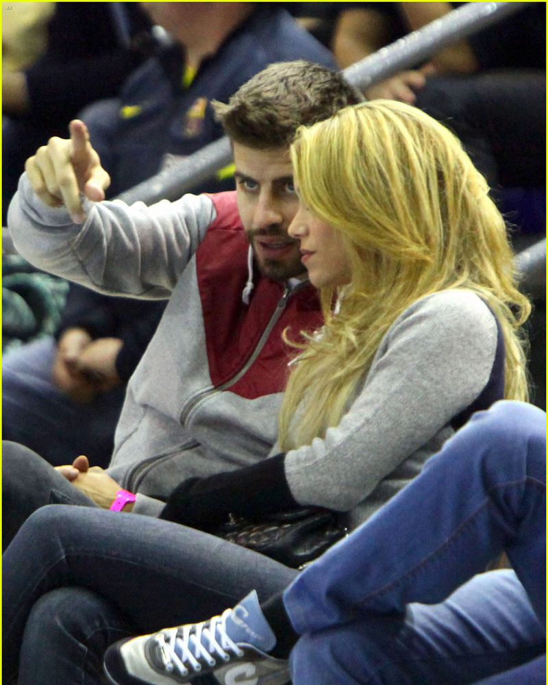 Shakira photos,Dominique McElligott photos,Paige Turco photos,Aaron Lipstadt photos,Alex Borstein photos,Rick Bota photos