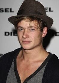 Edward Speleers photos,Michael Sheen photos,Sarah Watson photos,Garrett Wang photos,Josh Schwartz photos,Katelyn Nacon photos