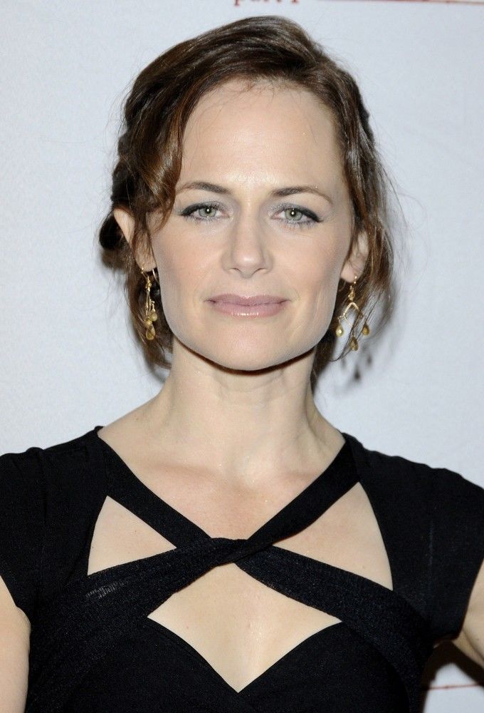 Sarah Clarke photos,Michael Roark photos,Jane Curtin photos,Maisie Williams photos,Tucker Gates photos,Lucy Hale photos