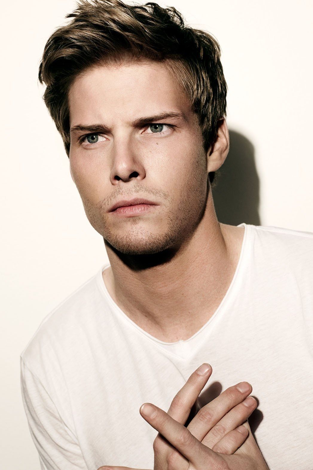 Hunter Parrish photos,David Marciano photos,Robert Zotnowski photos,Gabe Liedman photos,Julia Goldani Telles photos,Miles Heizer photos
