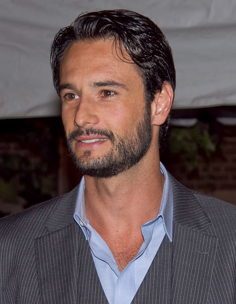 Rodrigo Santoro photos,Frank Military photos,Twiggy photos,Annie Ilonzeh photos,Jim Parrack photos,Courteney Cox photos