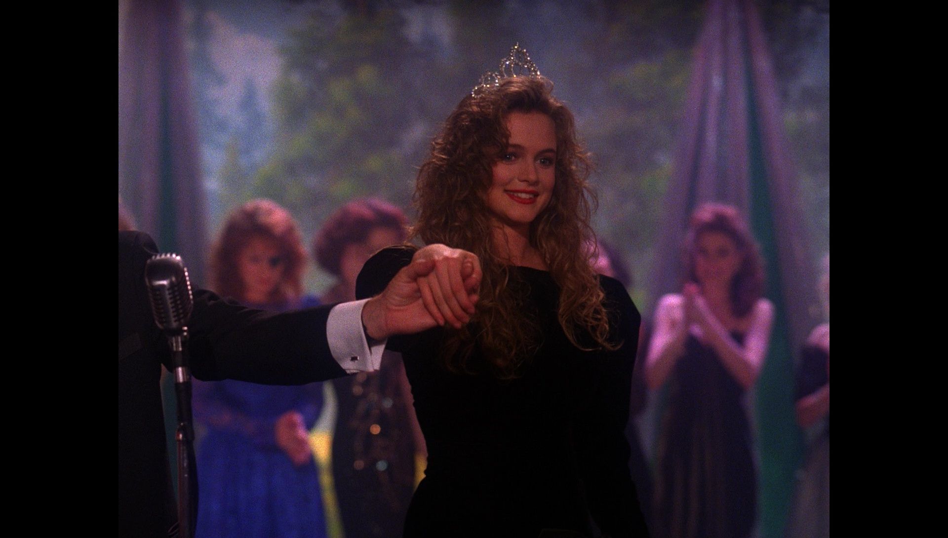 Miss Twin Peaks episode synopsis,reviews,forums,photos,