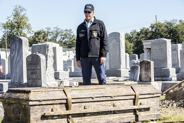 Chasing Ghosts episode synopsis,reviews,forums,photos,