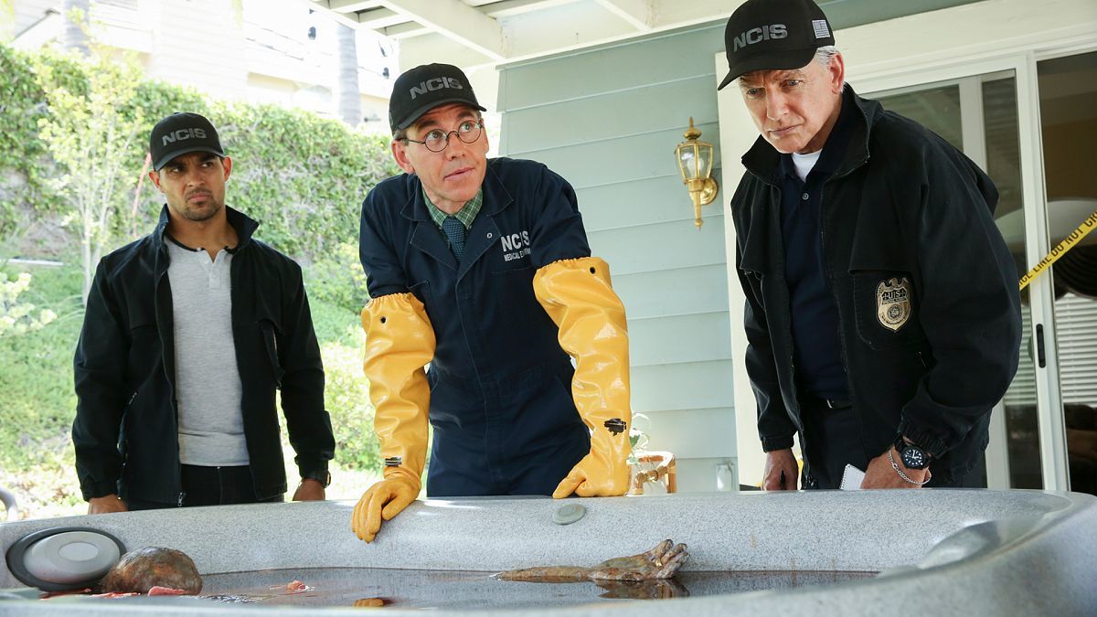 Love Thy Neighbor episode synopsis,reviews,forums,photos,