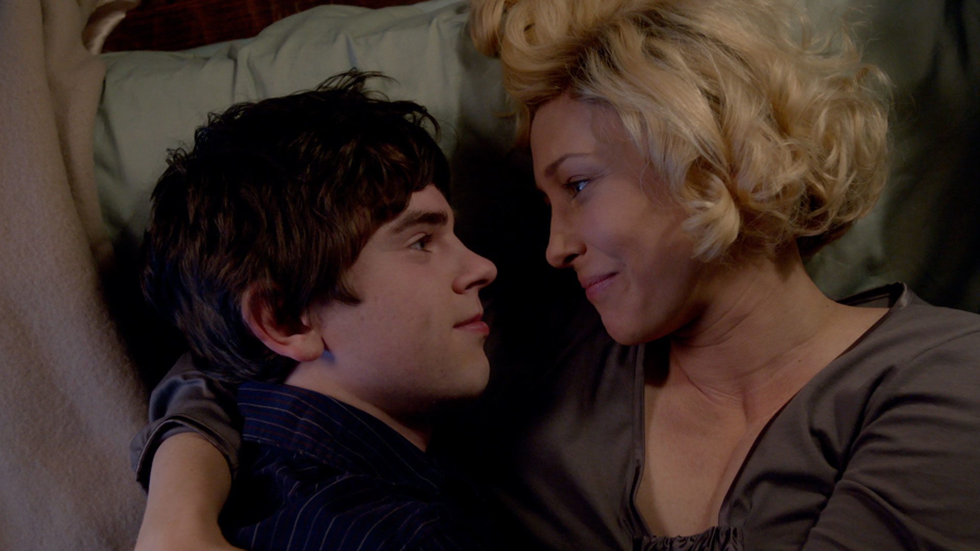 The Pit episode synopsis,reviews,forums,photos,