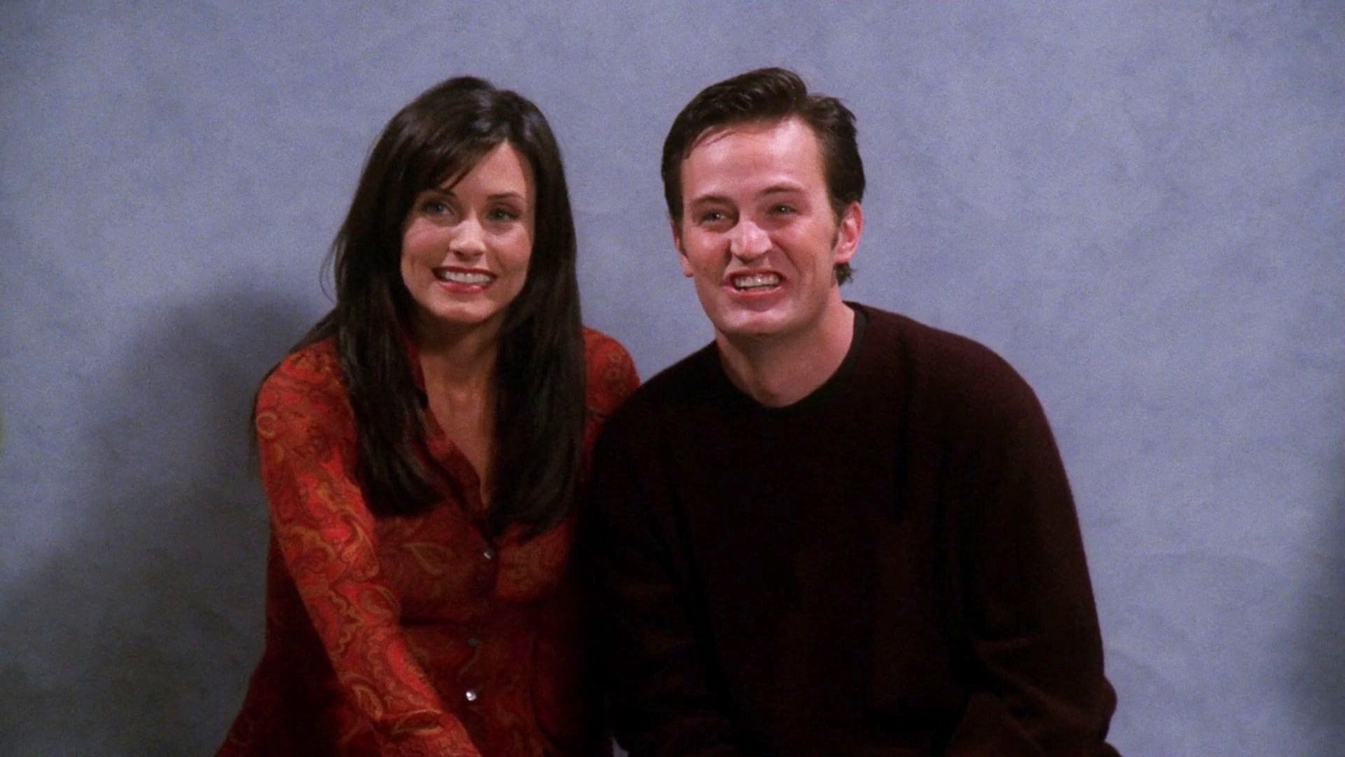 The One With the Engagement Picture episode synopsis,reviews,forums,photos,