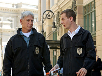 Cracked episode synopsis,reviews,forums,photos,