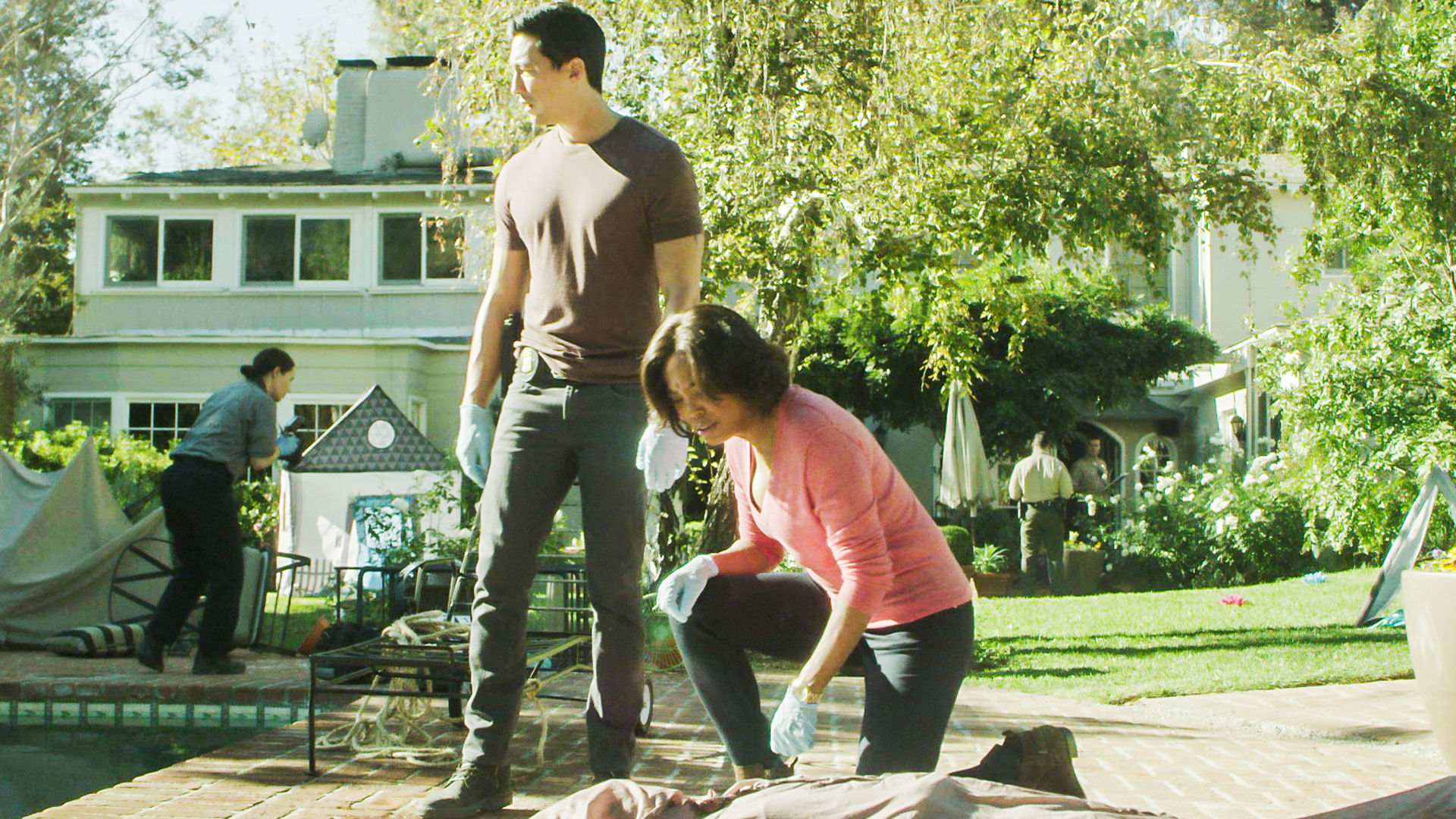 Submerged episode synopsis,reviews,forums,photos,