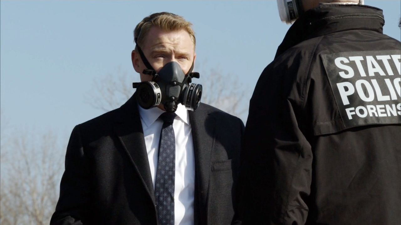 The Invisible Hand episode synopsis,reviews,forums,photos,