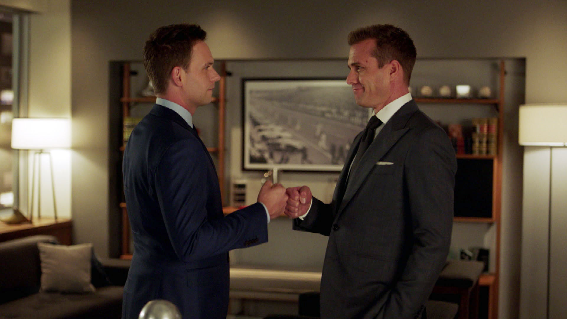 One Last Con episode synopsis,reviews,forums,photos,