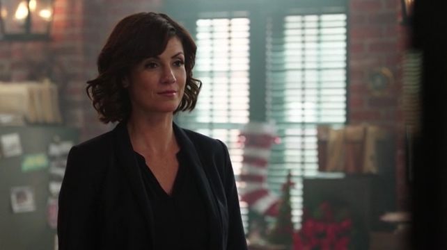 Blue Christmas episode synopsis,reviews,forums,photos,