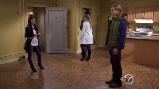 Changing Light Bulbs episode synopsis,reviews,forums,photos,