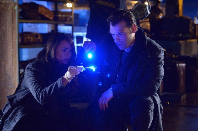 The Box episode synopsis,reviews,forums,photos,