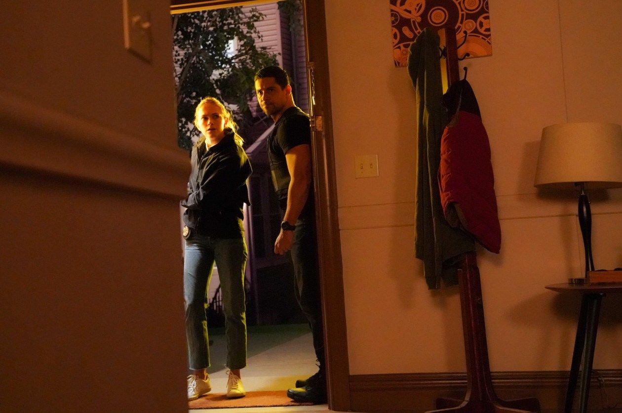 Beneath the Surface episode synopsis,reviews,forums,photos,