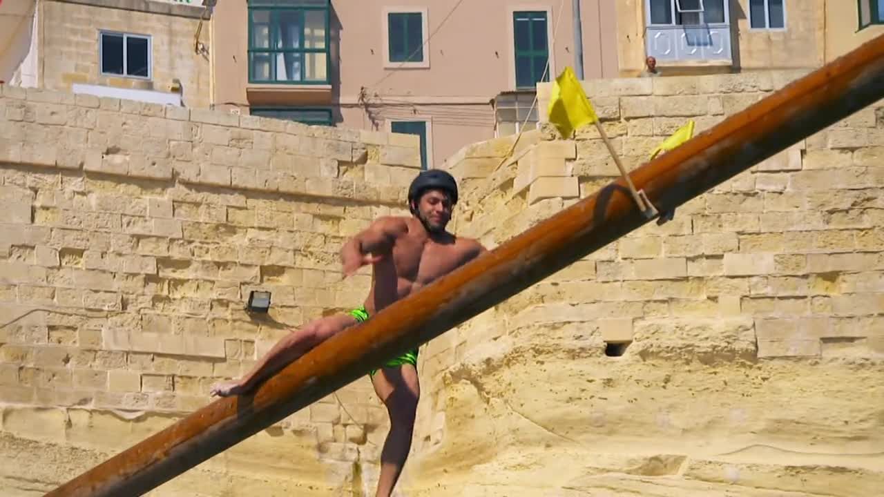 Hot Sexy Knights episode synopsis,reviews,forums,photos,