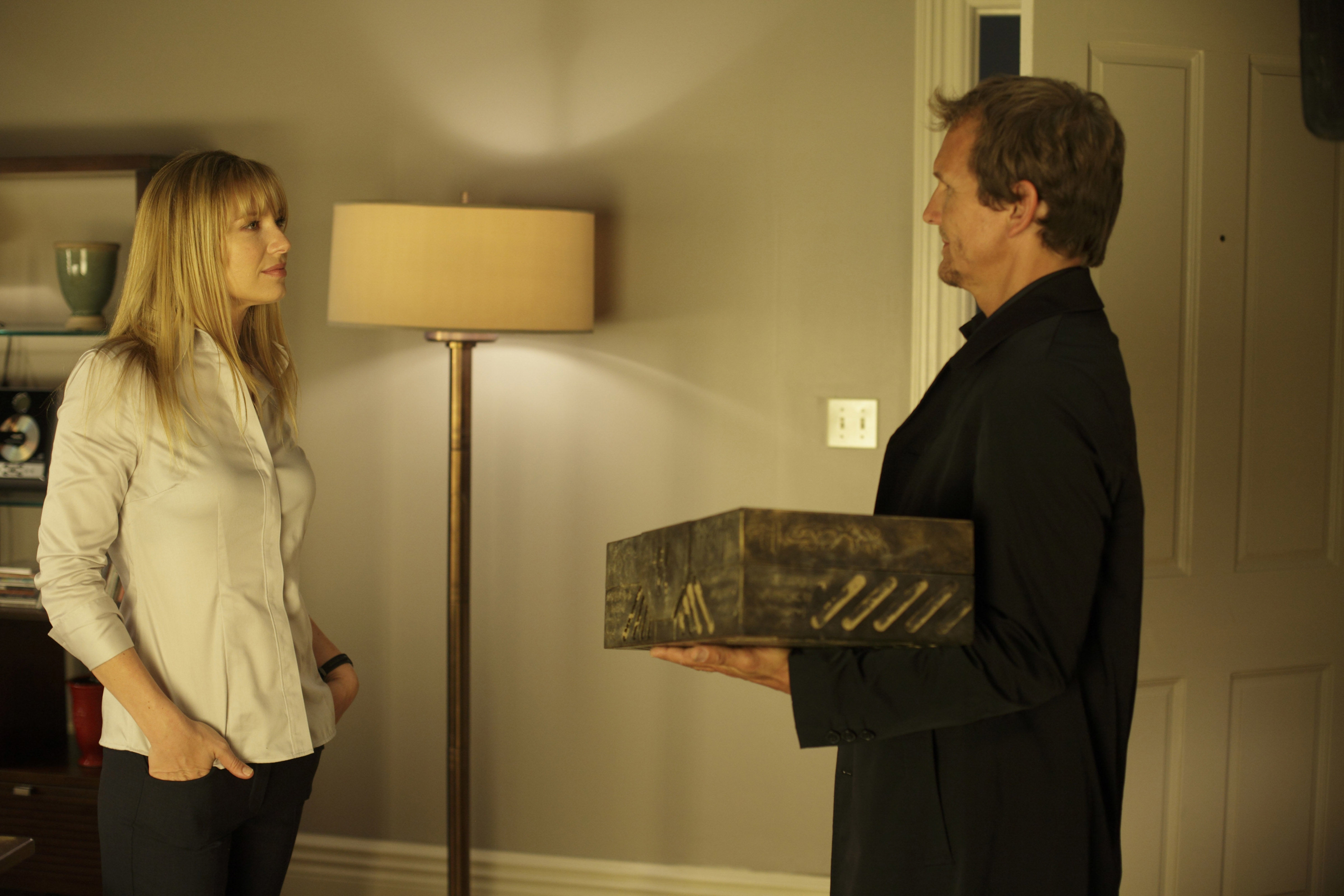 The Box episode synopsis,reviews,forums,photos,