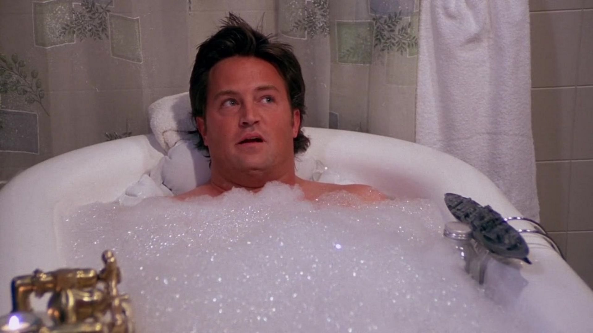 The One Where Chandler Takes a Bath episode synopsis,reviews,forums,photos,
