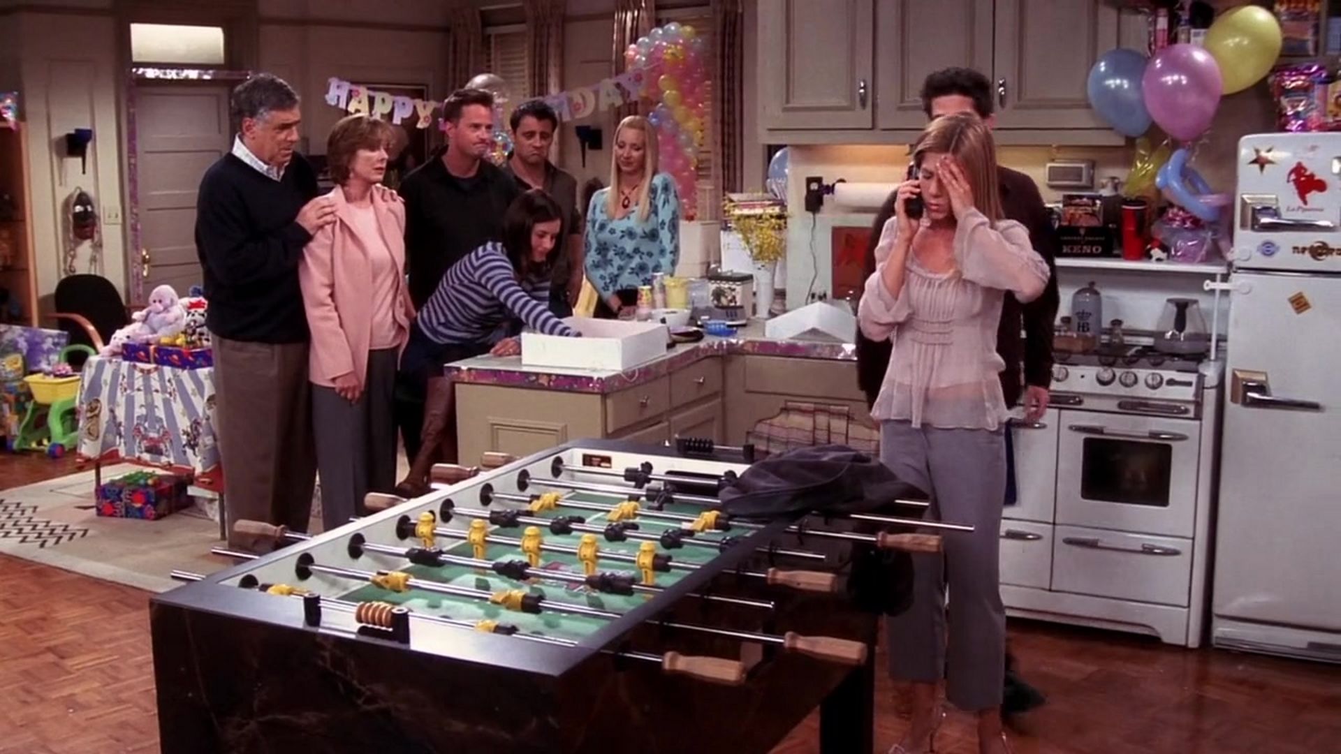 The One With the Cake episode synopsis,reviews,forums,photos,