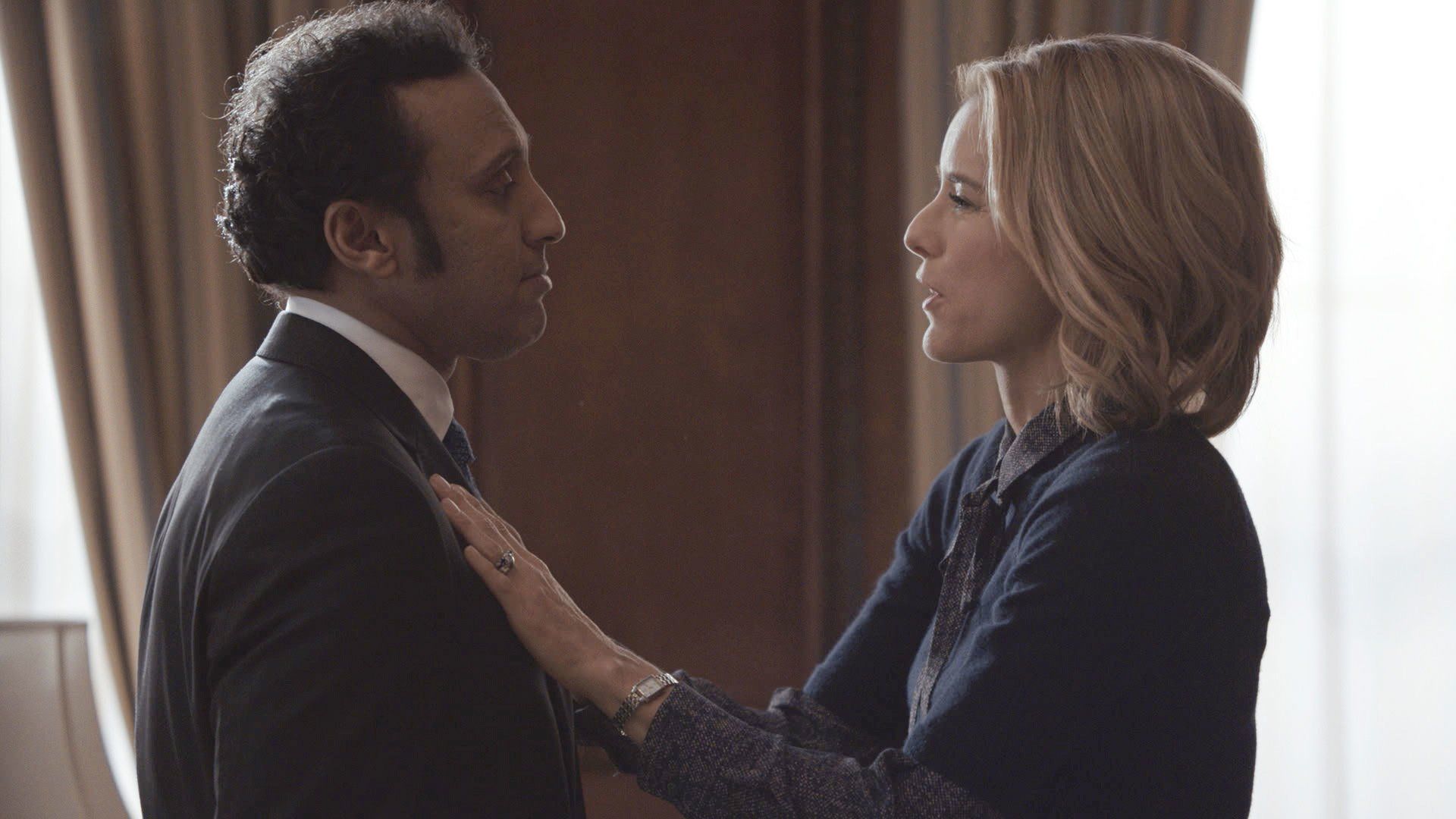 Chains of Command episode synopsis,reviews,forums,photos,