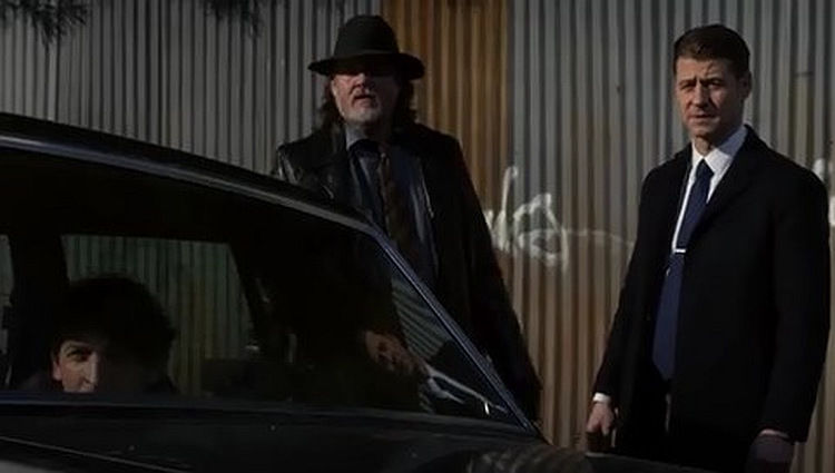 A Dark Knight: The Sinking Ship the Grand Applause episode synopsis,reviews,forums,photos,