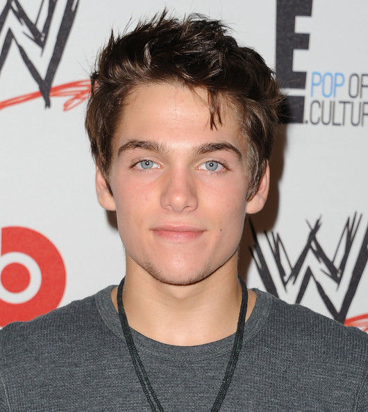 Teen Wolf,summary,reviews,forums,photos,