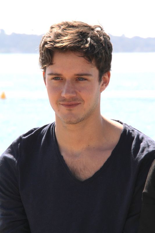 Outlander television show cast,