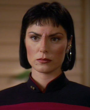 Startrek The Next Generation,summary,reviews,forums,photos,Hide and Q,Skin of Evil,Pen Pals,Legacy